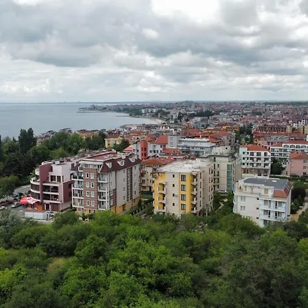 Lilia Νεσέμπαρ
