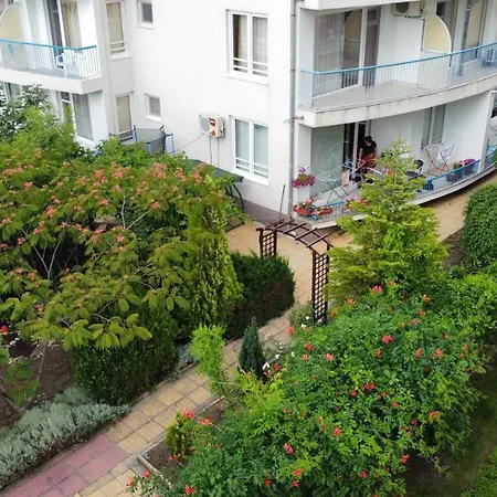 Πανσιόν Lilia *