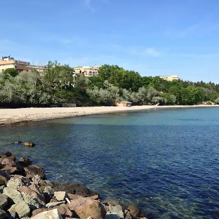 Lilia Πανσιόν Νεσέμπαρ