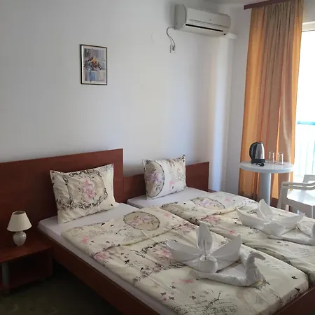 Πανσιόν Lilia Νεσέμπαρ