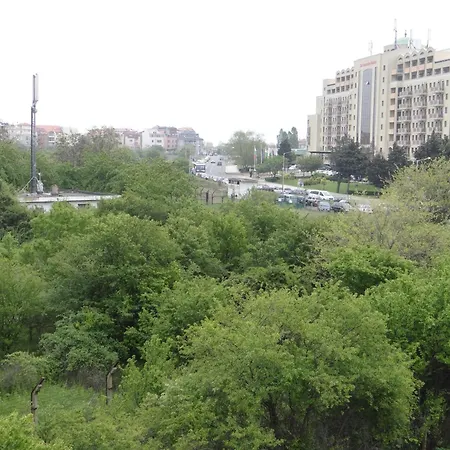 Lilia Πανσιόν *