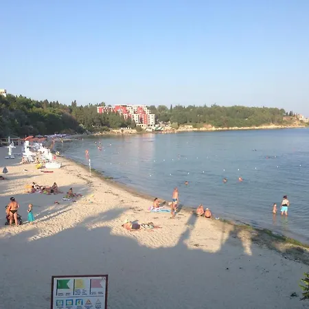 Lilia Πανσιόν Νεσέμπαρ