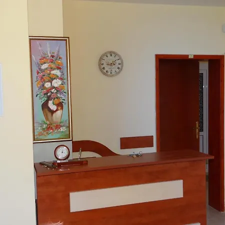 Πανσιόν Lilia *